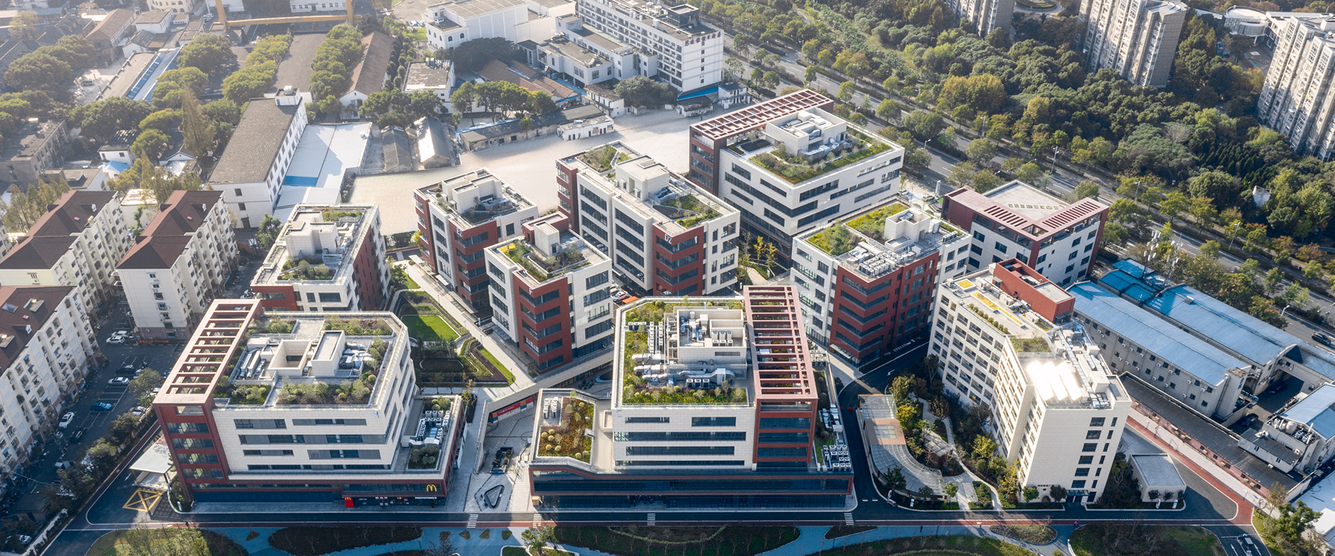 DUTS CREATED THE SHANGHAI COSCOSHIPPING PARK AS GREEN ISLANDS ON THE OCEAN